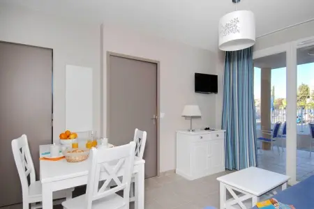 Residence Les Océanides 1, Retraite ensoleillée avec piscine - Photo 17