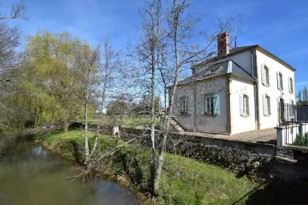 LE Moullin Mouille, Luxueuse demeure à Verneuil avec jardin clôturé - Photo 5