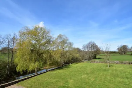 LE Moullin Mouille, Luxueuse demeure à Verneuil avec jardin clôturé - Photo 8