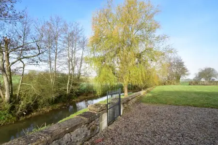 LE Moullin Mouille, Luxueuse demeure à Verneuil avec jardin clôturé - Photo 30