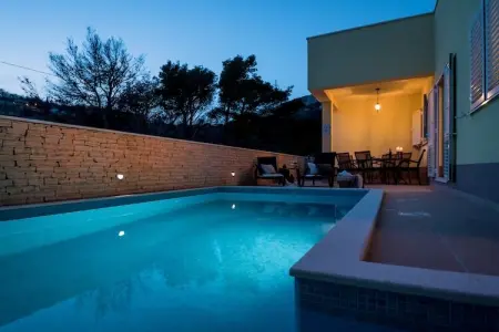 Villa Le Lu, Villa à Žrnovnica avec piscine chauffée - Photo 15