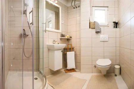 Villa Le Lu, Villa à Žrnovnica avec piscine chauffée - Photo 24