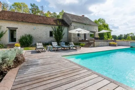 En pleine nature, Ferme à Yèvre-le-Châtel avec piscine - Photo 1