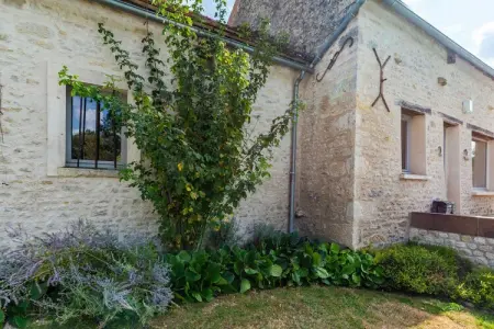 En pleine nature, Ferme à Yèvre-le-Châtel avec piscine - Photo 6