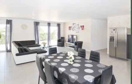 Maison 10 personnes à Sernhac - Photo 1