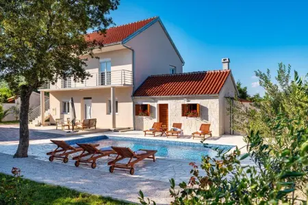 Holiday house Zara, Retraite en villa avec piscine en Dalmatie - Photo 5