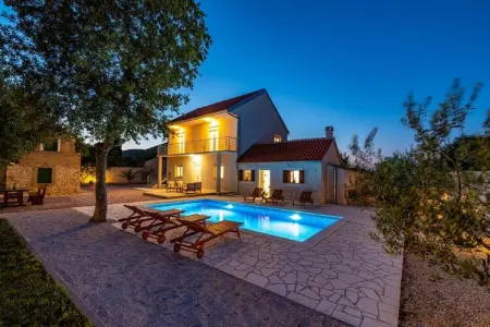 Holiday house Zara, Retraite en villa avec piscine en Dalmatie - Photo 8