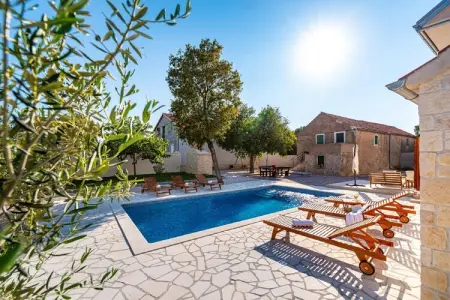 Holiday house Zara, Retraite en villa avec piscine en Dalmatie - Photo 9