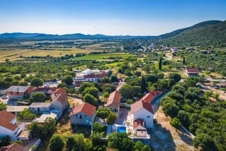 Holiday house Zara, Retraite en villa avec piscine en Dalmatie - Photo 30