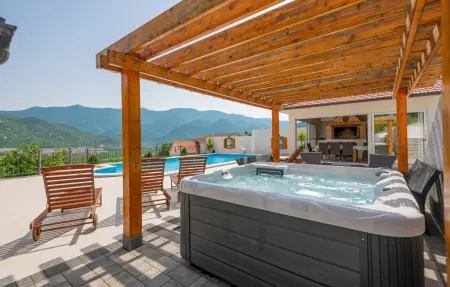 Maison 9 personnes à Vrgorac - Photo 1