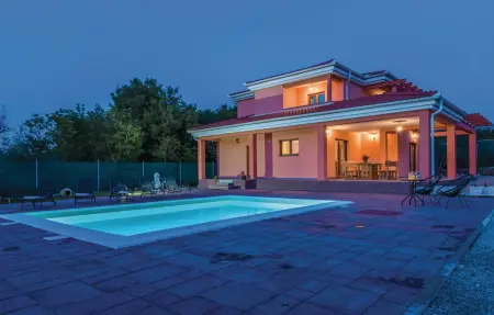 Maison 9 personnes à Bilice - Photo 1