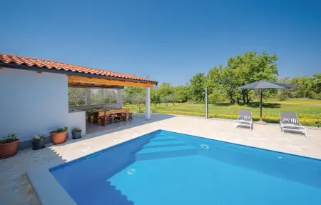 Maison 5 personnes à Buje - Photo 1