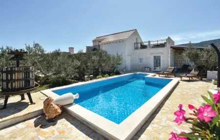Maison 8 personnes à Pucisca - Photo 1
