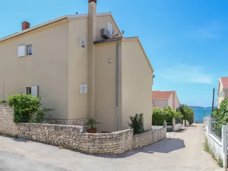Nikica, Maison 8 personnes à Brodarica - Photo 1