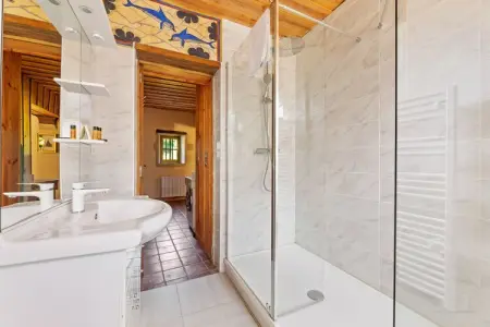LE MANOIR DE DAMIGNY, Manoir avec jacuzzi en été - Photo 20