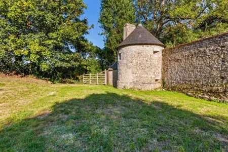 LE MANOIR DE DAMIGNY, Manoir avec jacuzzi en été - Photo 25