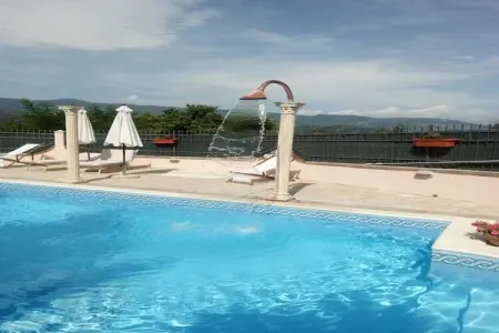 Appartamento in Villa con Giardino e Piscina, Villa à Tagliacozzo avec Piscine et Nature - Photo 8