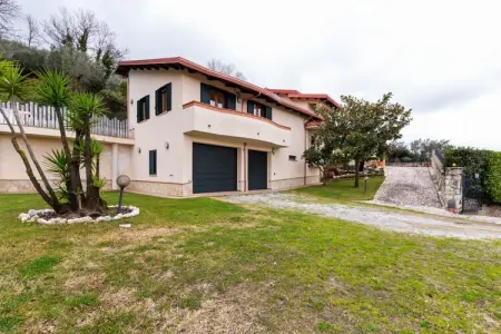 Villa d'Aquino, Villa à San Mango avec Piscine et Jacuzzi - Photo 8