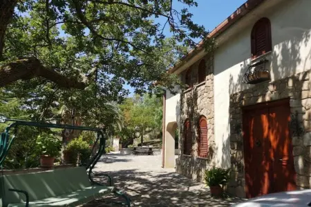 Villa Chiaretta, Villa de Charme à Polizzi Generosa avec Piscine - Photo 2