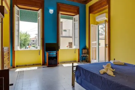 La Casa di Nina, Maison de vacances typique à Nicotera Marina avec jardin - Photo 3