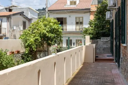 La Casa di Nina, Maison de vacances typique à Nicotera Marina avec jardin - Photo 18