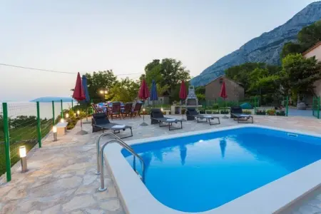 Villa Ljubini Dvori, Villa à Tučepi avec Piscine près de Plage - Photo 7