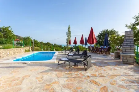 Villa Ljubini Dvori, Villa à Tučepi avec Piscine près de Plage - Photo 8