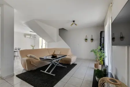 MAISON PISCINE AU CALME A PINET, Villa Escape Près de l'Étang de Thau - Photo 9