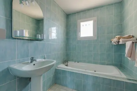 MAISON PISCINE AU CALME A PINET, Villa Escape Près de l'Étang de Thau - Photo 19