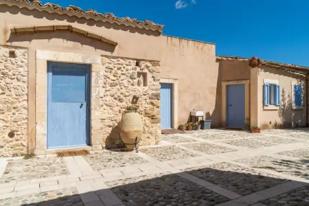Terramater, Ferme à Noto avec piscine et jardin - Photo 6