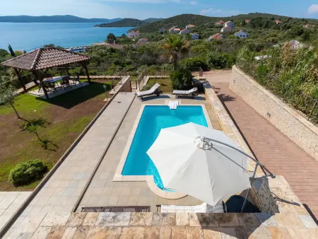 Villa Bugenvila, Maison 8 personnes à Ugljan Ugljan - Photo 1