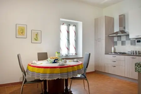 Casale Adriano Country House combo, Retraite rustique au village de Moncucco - Photo 2