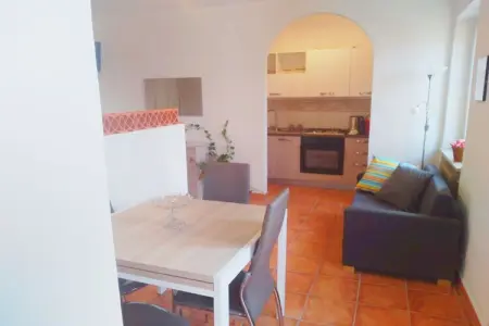 Casale Adriano Country House combo, Retraite rustique au village de Moncucco - Photo 9