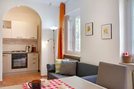 Casale Adriano Country House combo, Retraite rustique au village de Moncucco - Photo 10