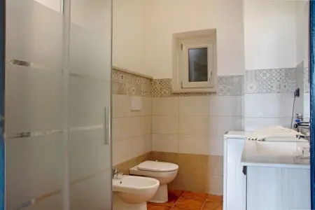 Casale Adriano Country House combo, Retraite rustique au village de Moncucco - Photo 26