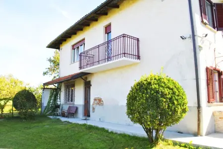 Casale Adriano Country House combo, Retraite rustique au village de Moncucco - Photo 27