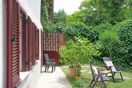 Casale Adriano Country House combo, Retraite rustique au village de Moncucco - Photo 30