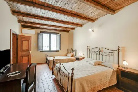 Casa Coloniale in Castello, Maison de vacances à Mosciano Sant Angelo avec cour - Photo 4