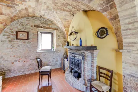 Casa Coloniale in Castello, Maison de vacances à Mosciano Sant Angelo avec cour - Photo 5