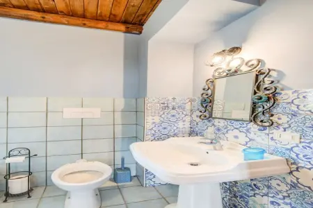 Casa Coloniale in Castello, Maison de vacances à Mosciano Sant Angelo avec cour - Photo 25