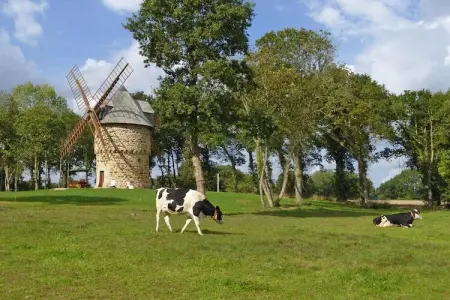 Ancient windmill Gommenec'h, Moulin près des plages de Goelo - Photo 1