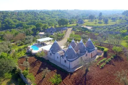 holiday home Cisternino-Trullo Ulivo Antico, Trulli à Valle d'Itra avec piscine et vue - Photo 1