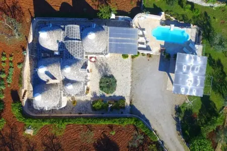 holiday home Cisternino-Trullo Ulivo Antico, Trulli à Valle d'Itra avec piscine et vue - Photo 4