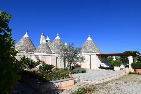 holiday home Cisternino-Trullo Ulivo Antico, Trulli à Valle d'Itra avec piscine et vue - Photo 8