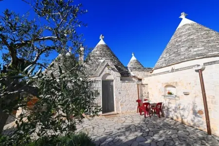 holiday home Cisternino-Trullo Ulivo Antico, Trulli à Valle d'Itra avec piscine et vue - Photo 9