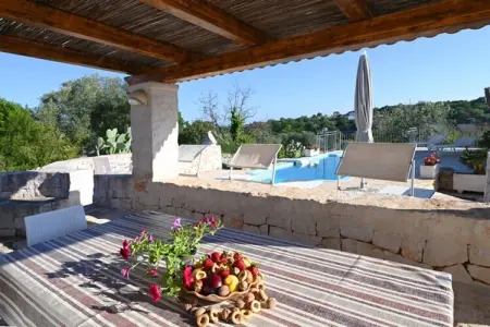 holiday home Cisternino-Trullo Ulivo Antico, Trulli à Valle d'Itra avec piscine et vue - Photo 10