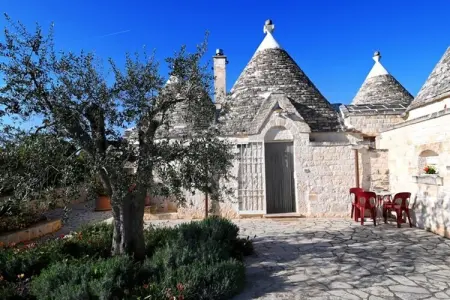 holiday home Cisternino-Trullo Ulivo Antico, Trulli à Valle d'Itra avec piscine et vue - Photo 11