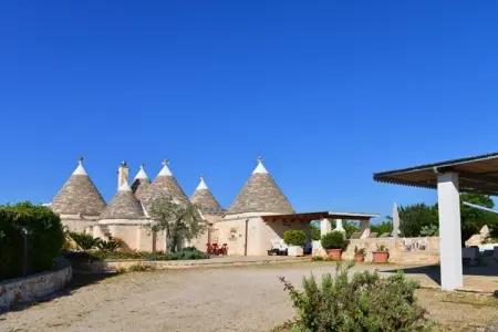 holiday home Cisternino-Trullo Ulivo Antico, Trulli à Valle d'Itra avec piscine et vue - Photo 12