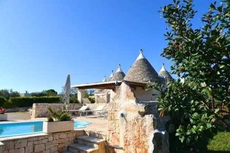 holiday home Cisternino-Trullo Ulivo Antico, Trulli à Valle d'Itra avec piscine et vue - Photo 16