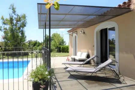 Ferienhaus in L'Isle-sur-la-Sorgue, Charmante villa de vacances avec piscine - Photo 1